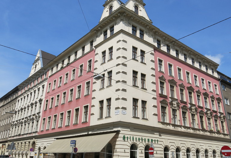 Foto eines typischen Wiener Zinshauses in der Breitenfelderstraße